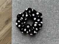 Duża gumka do włosów scrunchie w groszki