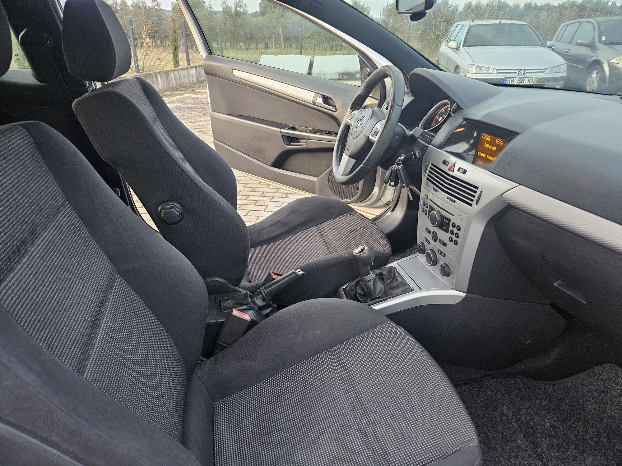 Opel Astra GTC 1.3 cdti 70€/Mês