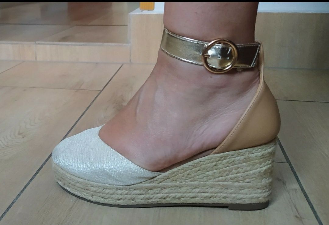 Sliczne buty na koturnie  ILove Bee Zee  nowe 38
