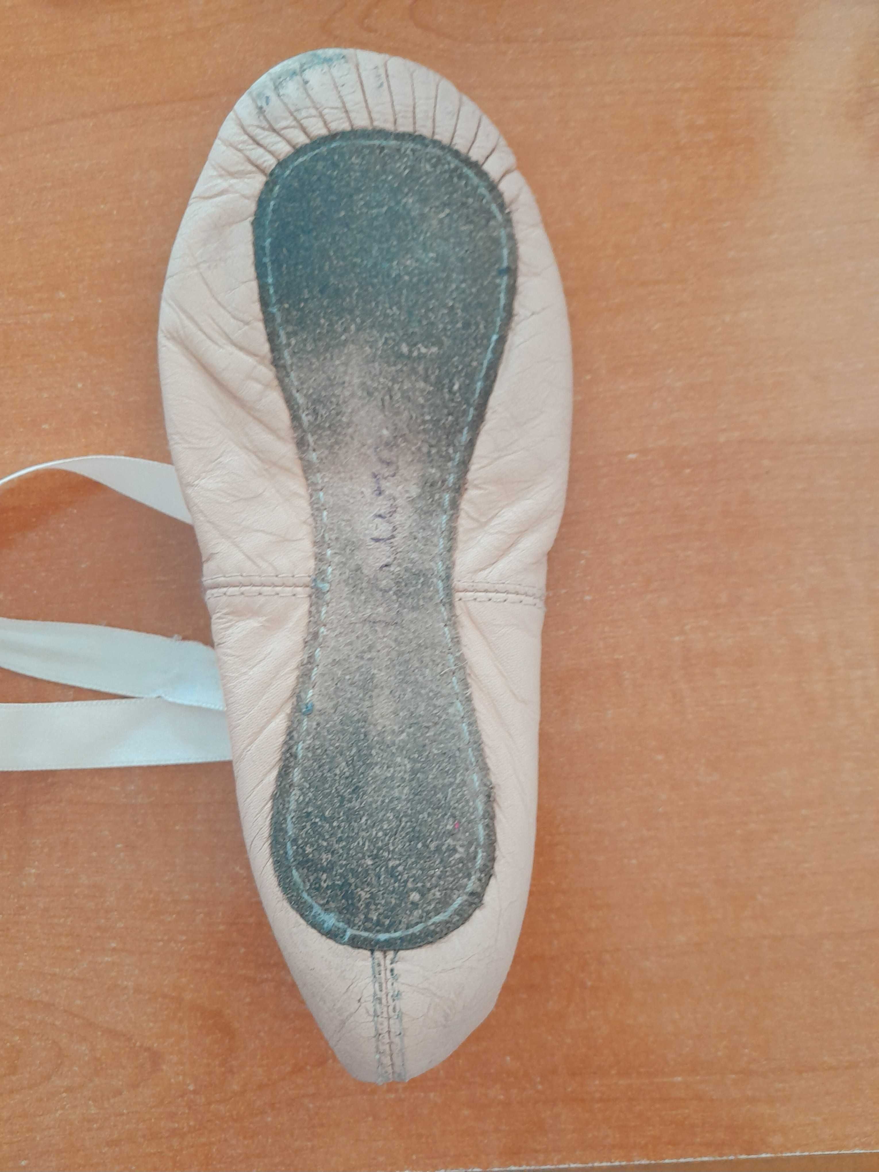 Sapatos de ballet rosa com fitas-  tamanho 3 C (equiv. 32-33)