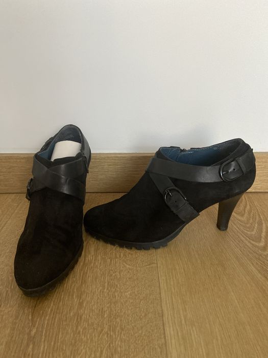 Półbuty Caprice, rozmiar 39, skóra zamszowa, czarne