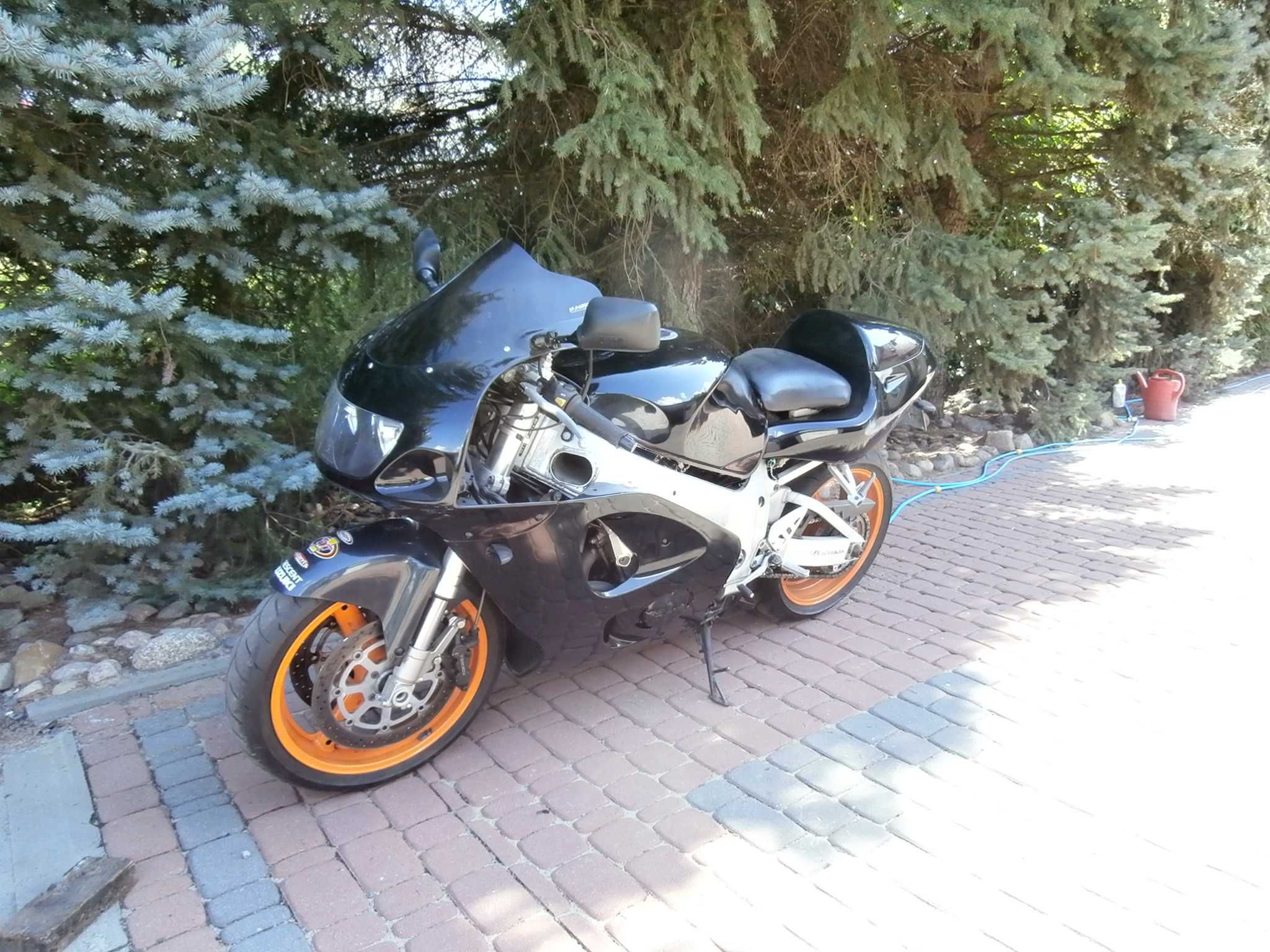 suzuki gsxr 750 600