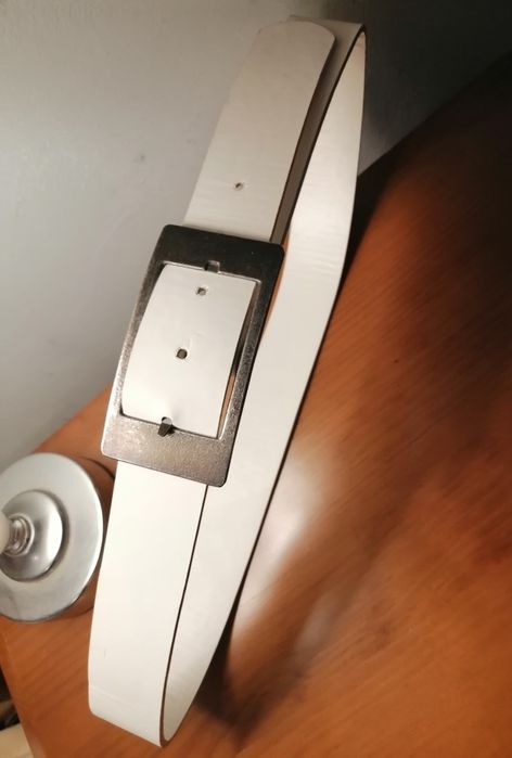 Cinto branco de senhora