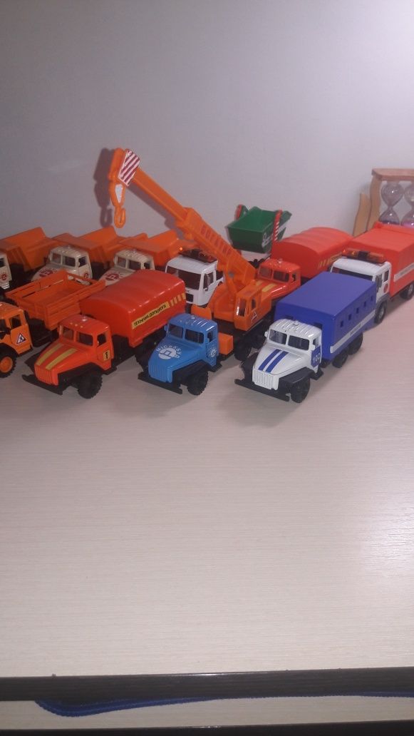Машины грузовики Зил Урал