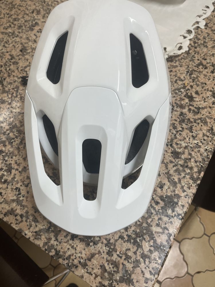 Capacete de btt novo sem qualquer risco