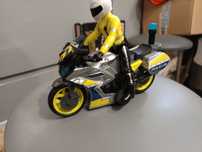 Zabawkowy policyjny  Motocykl z kierowcą od Dickie  na baterie