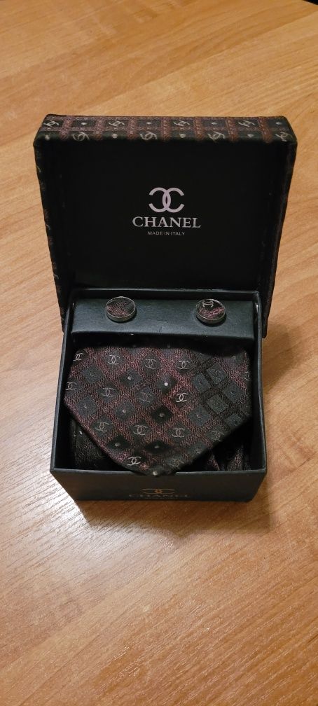 Krawat i spinki kąplet firmy Chanel