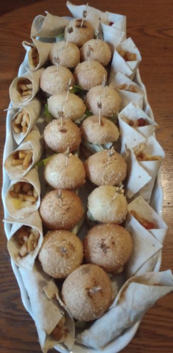 Catering okolicznościowy . Przekąski bankietowe