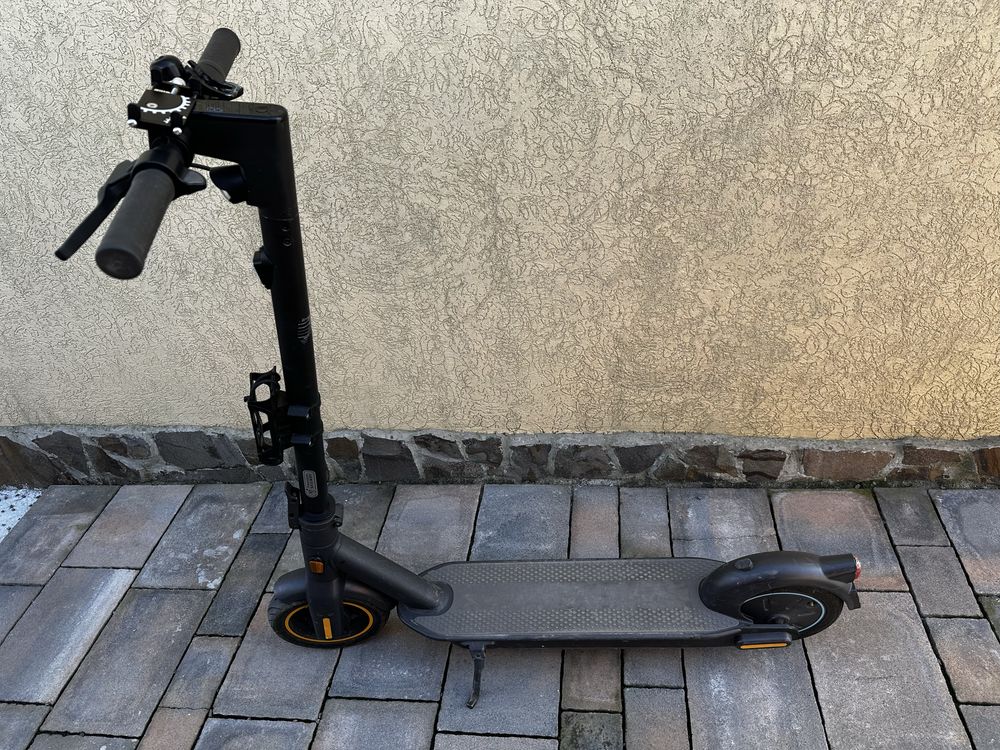 Електросамокат Segwey-Ninebot Max G30E