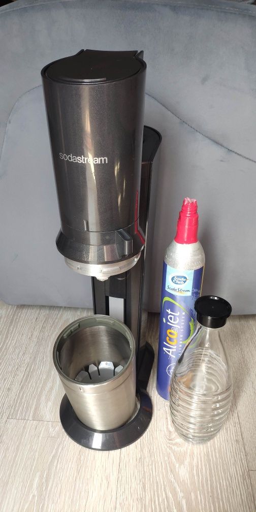 Saturator Soda Stream Crystal + pełny nabój + karafka - Grafitowy
