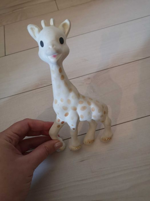 Żyrafa Sophie i panda