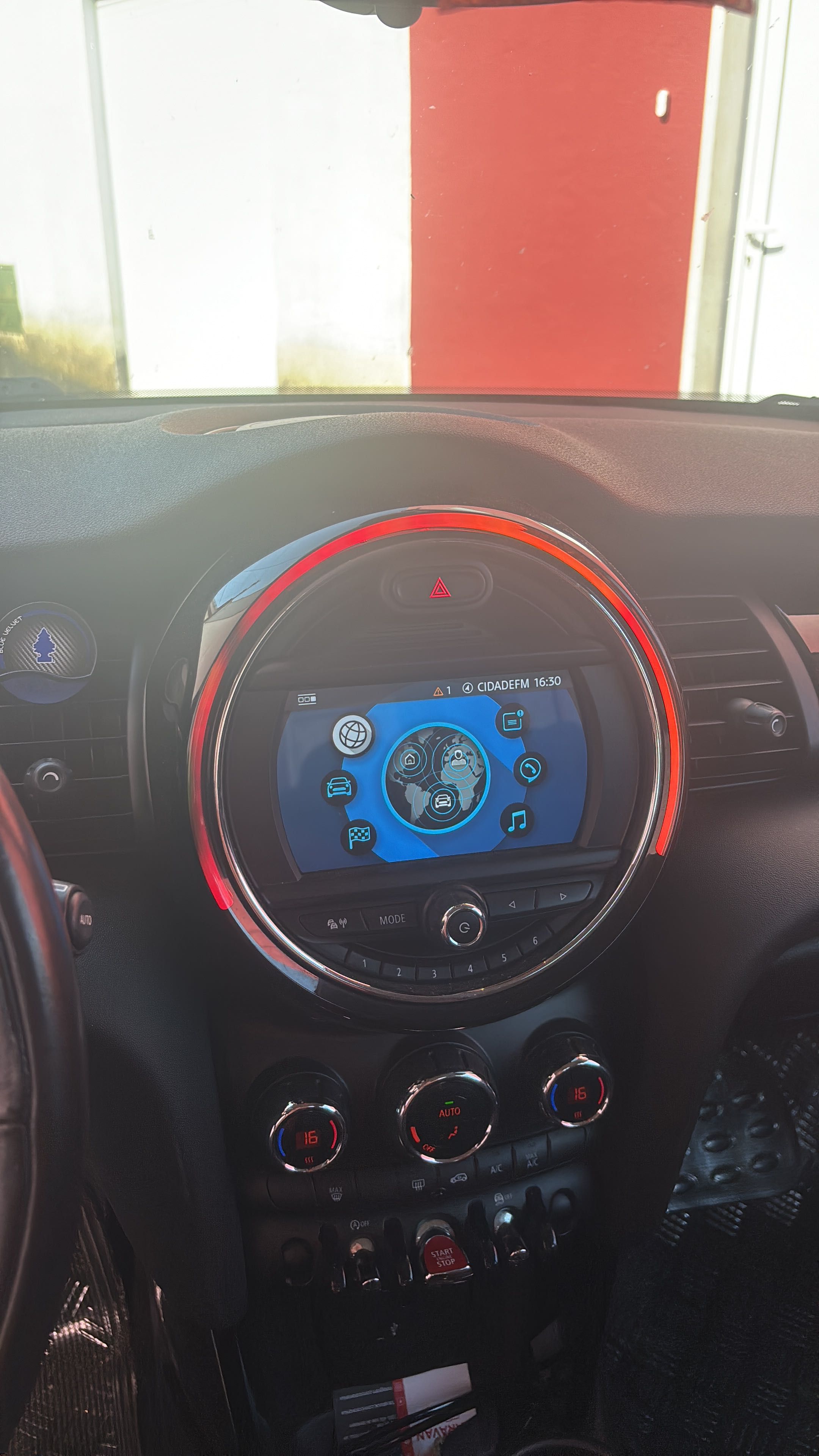 Mini Cooper como novo