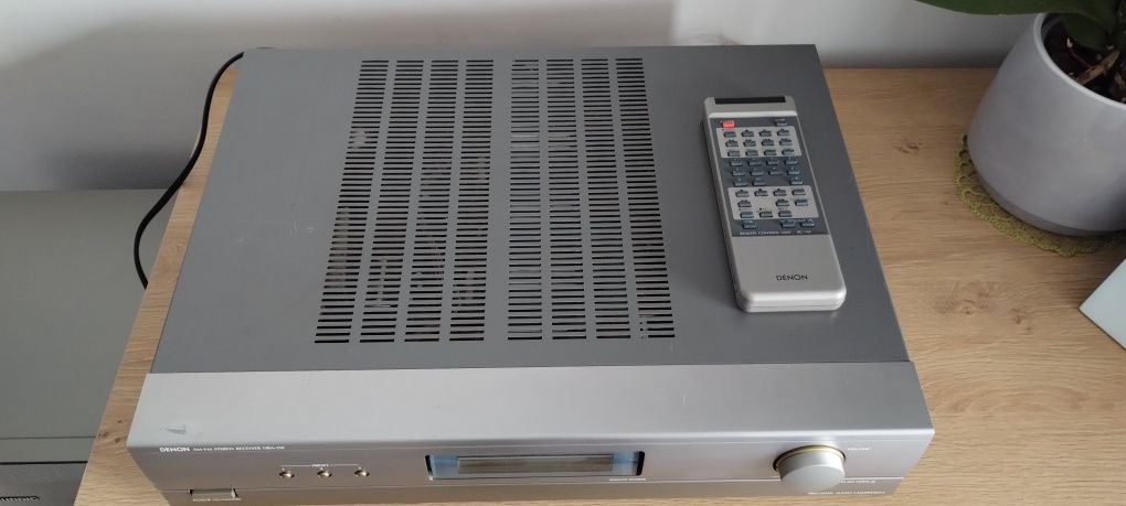 Denon DRA-210 amplituner stereo,pilot oryginalny.