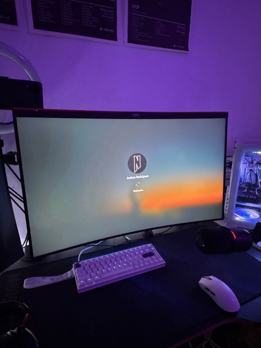 Monitor curvo AOC 240hz 31.5polegadas