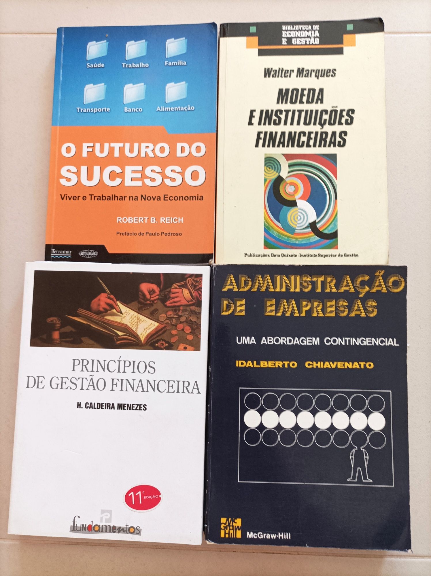 Manuais Universitários - Economia / Gestão/ Contabilidade / Direito