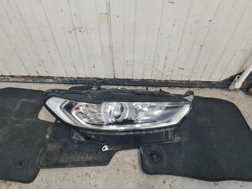 Lampa reflektor Ford Mondeo MK5.