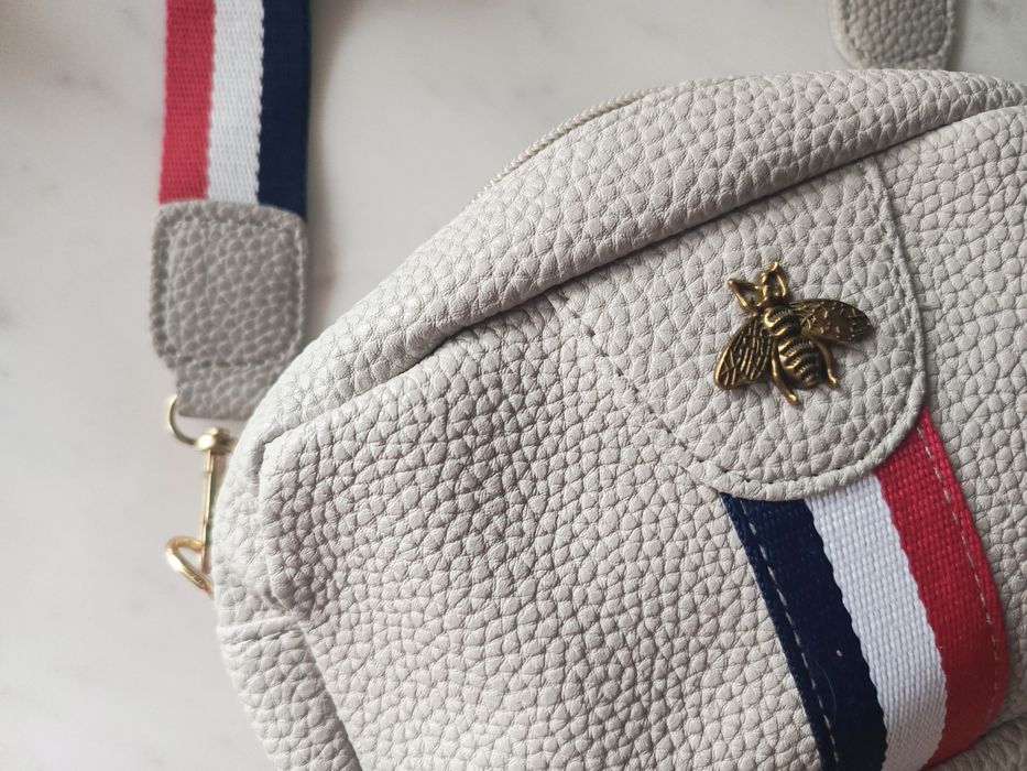 Mała Torebka szara z pszczołą eko skóra crossbody listonoszka