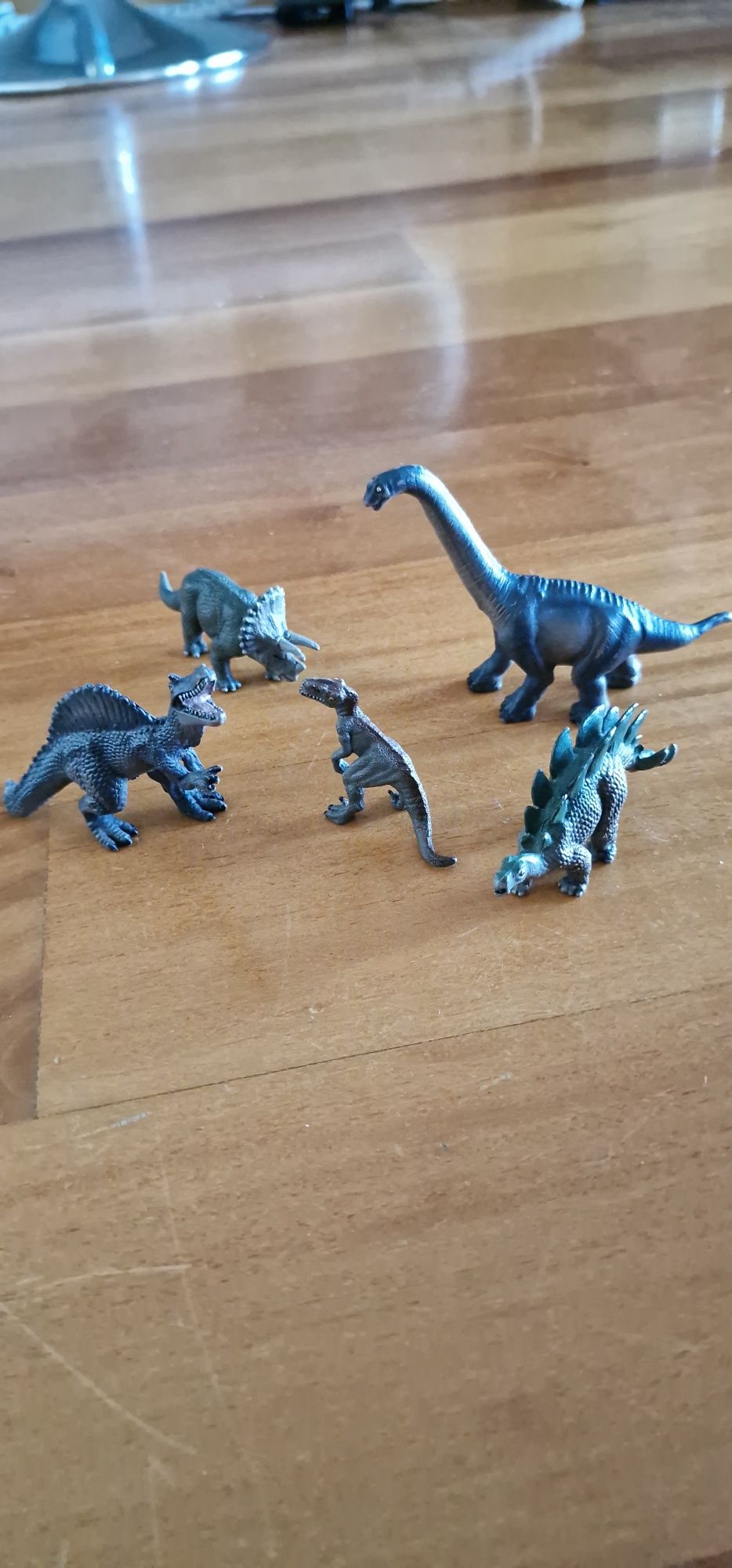 Conjunto de 5 dinossauros