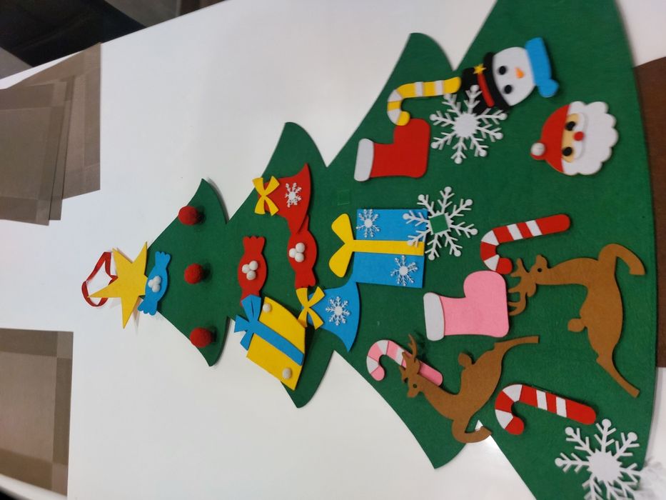 Ялинка з прикрасами з фетру