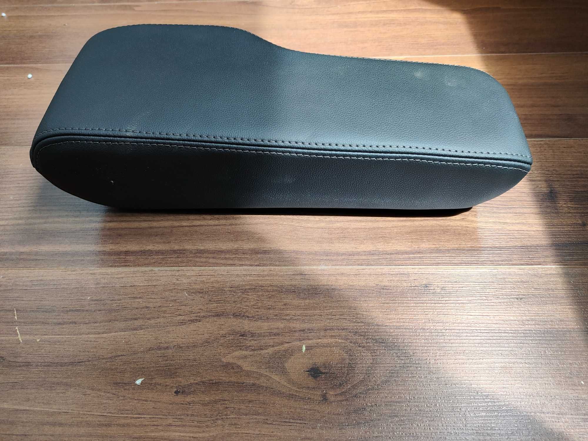 Продам підлокотник для Audi 100 C3, C4, A6C4