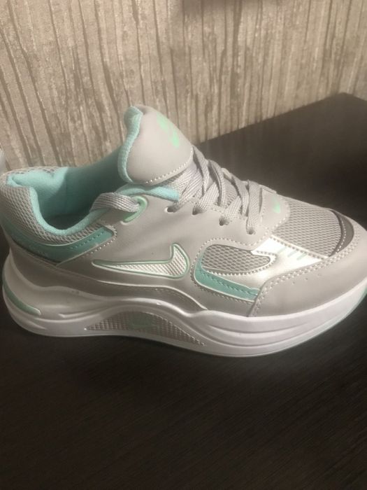 Кросівки з екошкіри