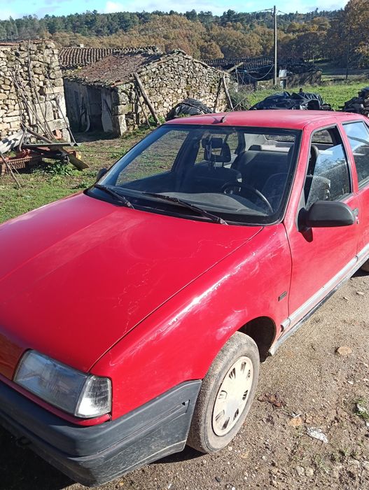 Vendo carro em bom estado tudo direitinho