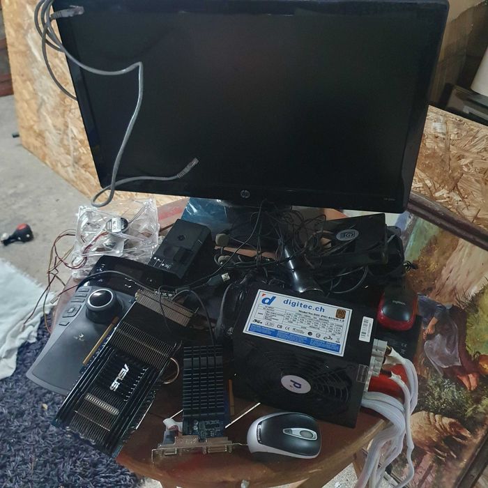 Vendo.todo para desocupar,desde monitores a cabos placas graficas etc