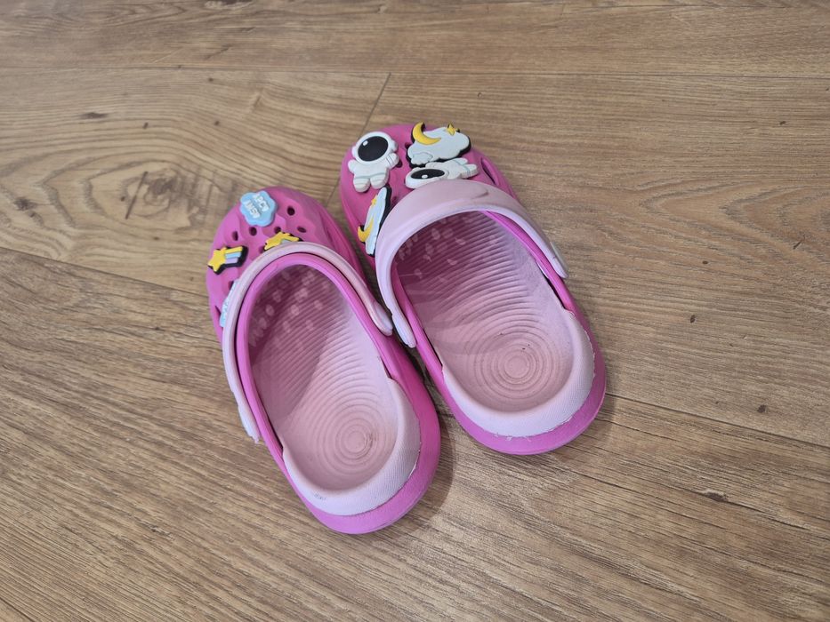 Klapki dziewczęce r. 28