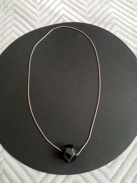 Naszyjnik Solar z czarną kulką