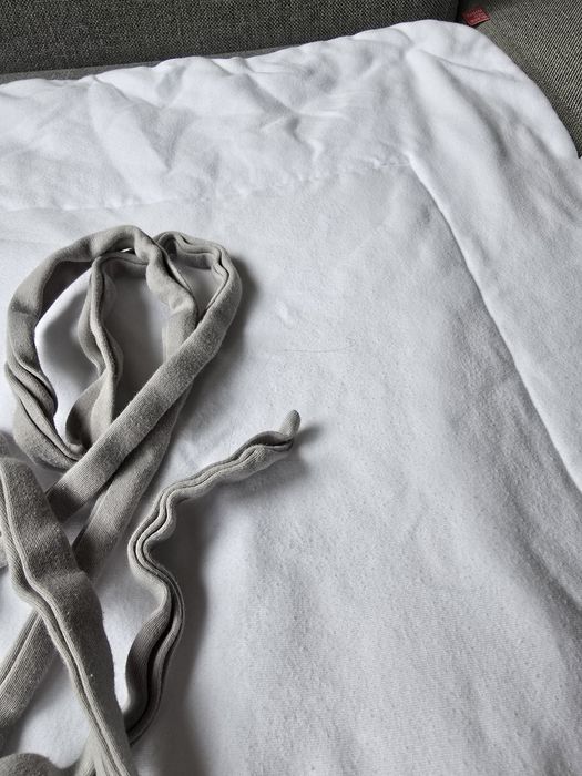 Rożek niemowlęcy biały z szarym pasem Roger Publishing Mamaginekolog