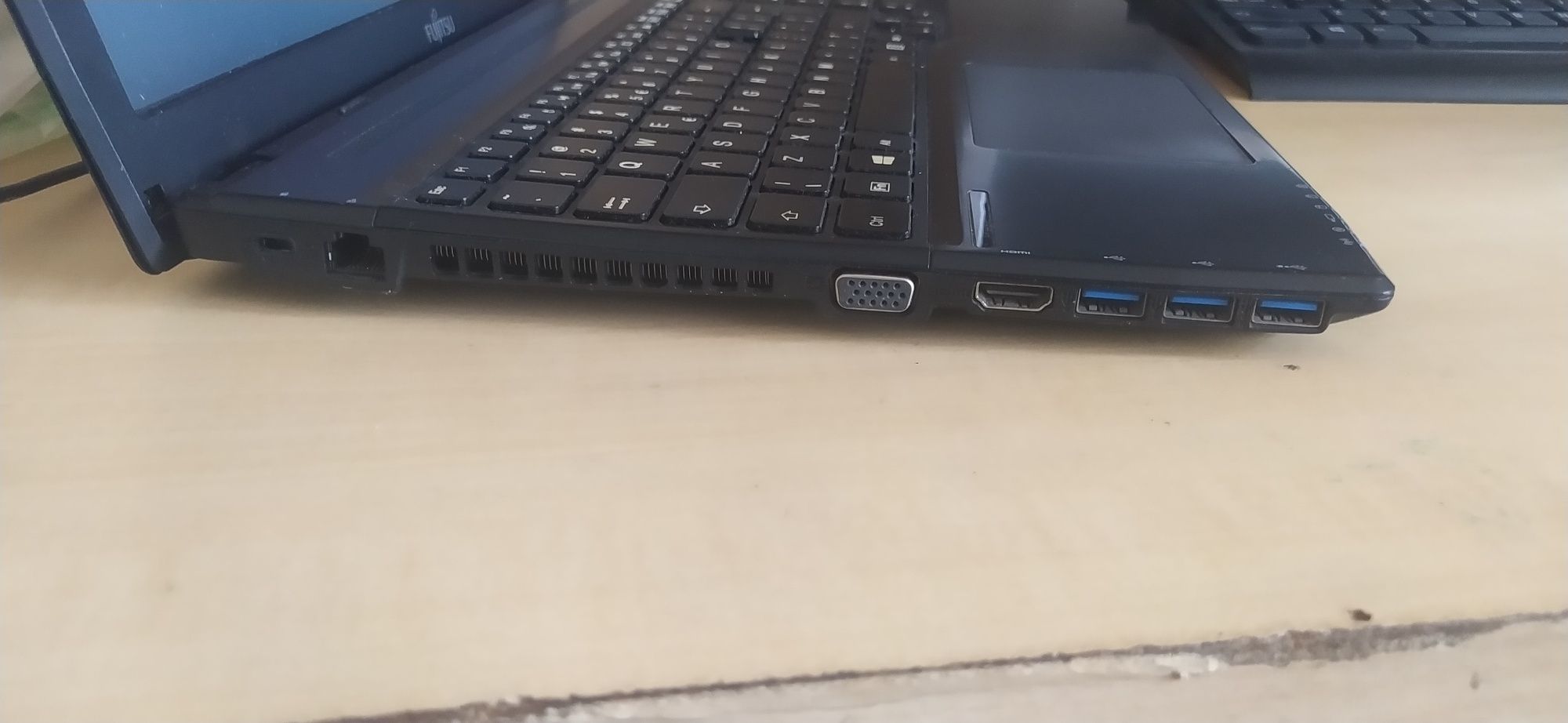 Laptop FUJITSU LIFEBOOK AH544 6GB ram *uszkodzony*