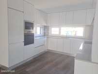 Moradia Geminada T3, com cave para arrumos, garagem e piscina - Fun...