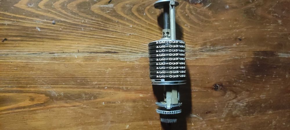 Bęben cylinder numeryczny steampunk loft maszyna czasu