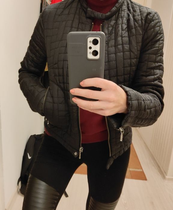 Kurtka Damska  Czarna Krotka Zamykana na Zamek rozmiar M