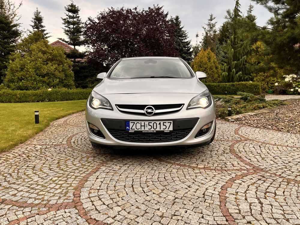 Opel Astra J Cosmo 2013 Lift 1.4T 140km/138tys.km/pdc/tempomat/full