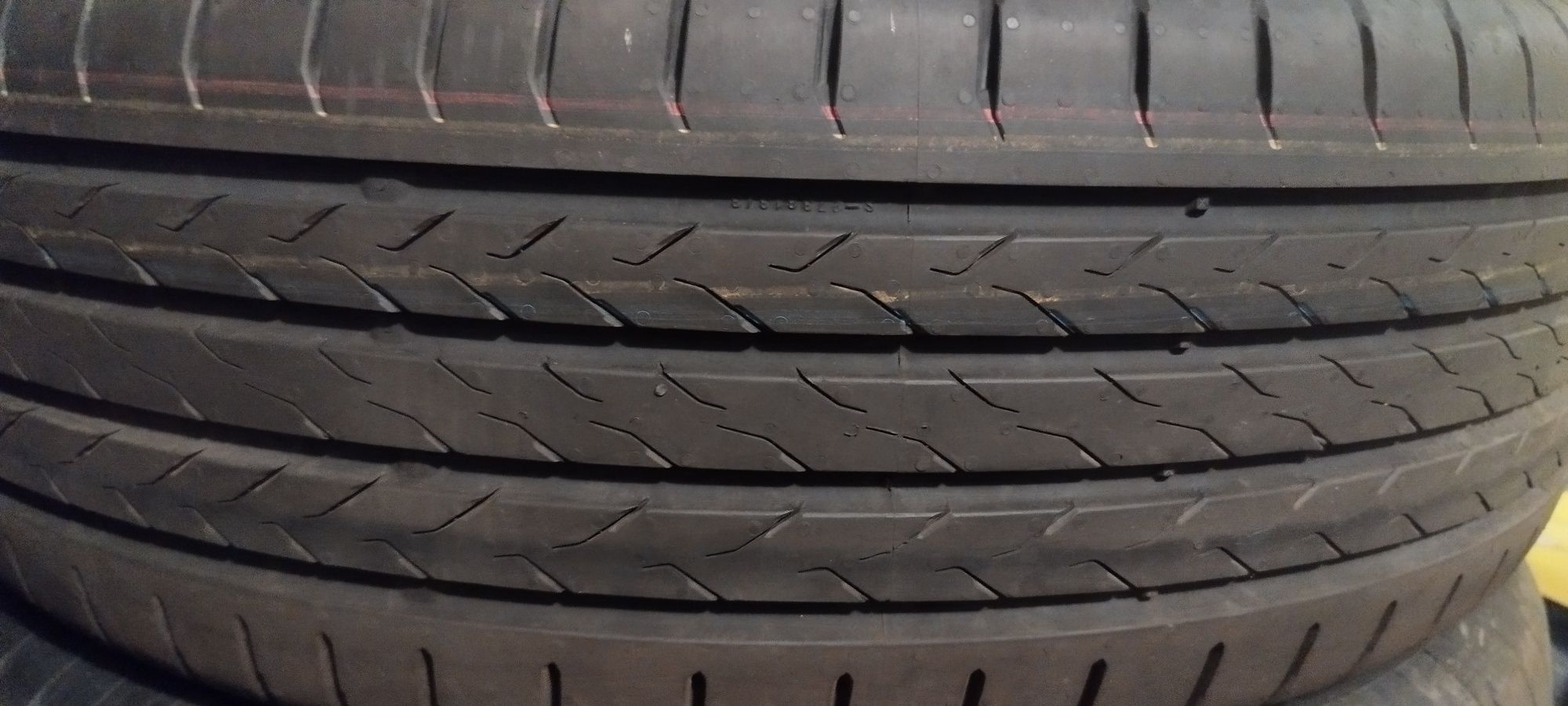 Nowe opony letnie z salonu Continental 215/60/R18 98H, 4 sztuki 2025r.