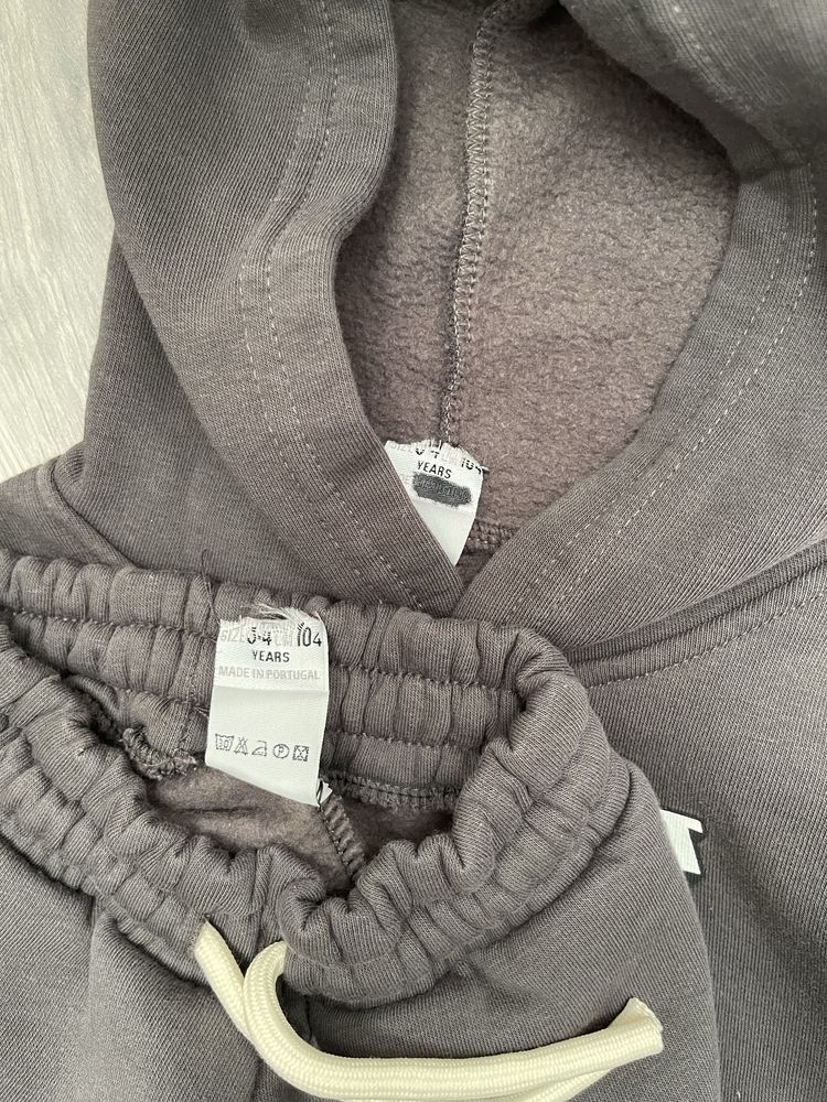 Дитячий утеплений костюм, ZARA, розмір на 3-4 роки (98-104 см).
