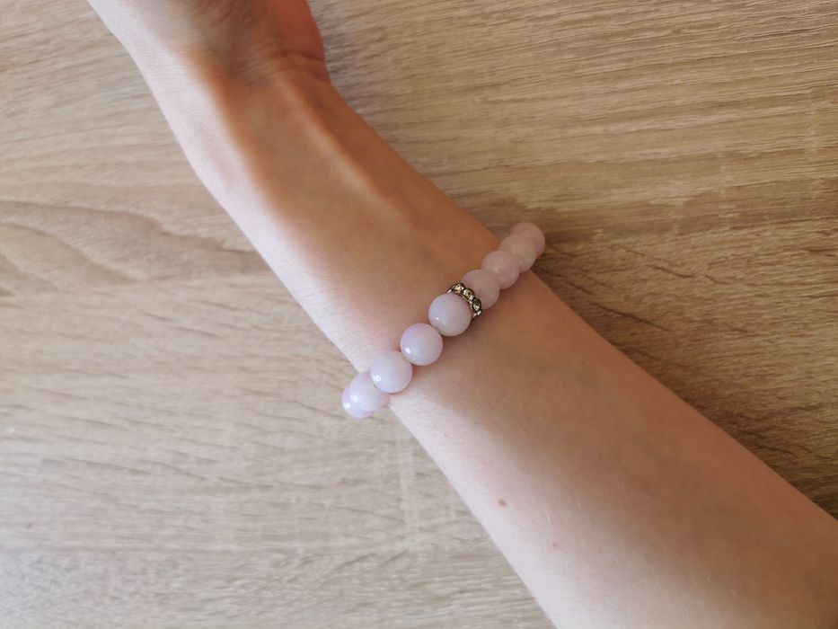 Bransoletka w odcieniu delikatnego różu/fioletu