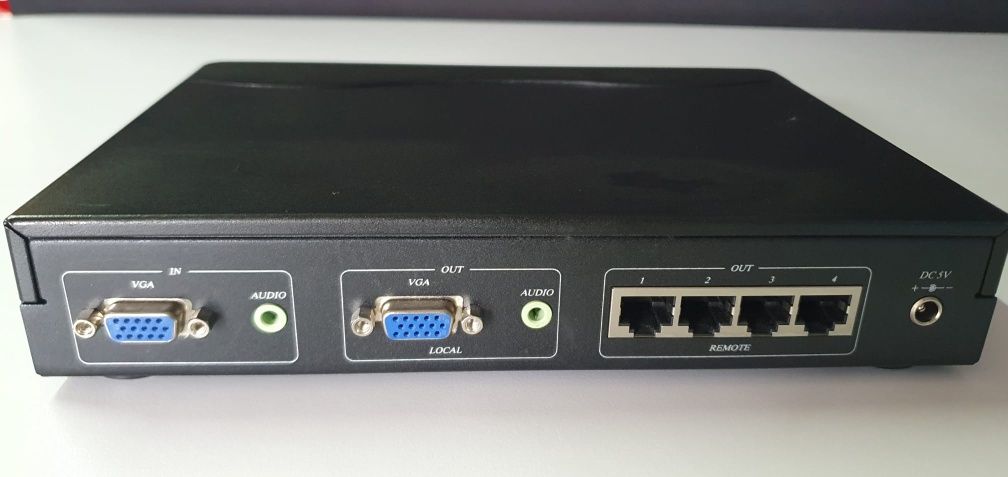 Multiplikator VGA i audio składający się z 4 portów CAT5 i 1 VGA i aud