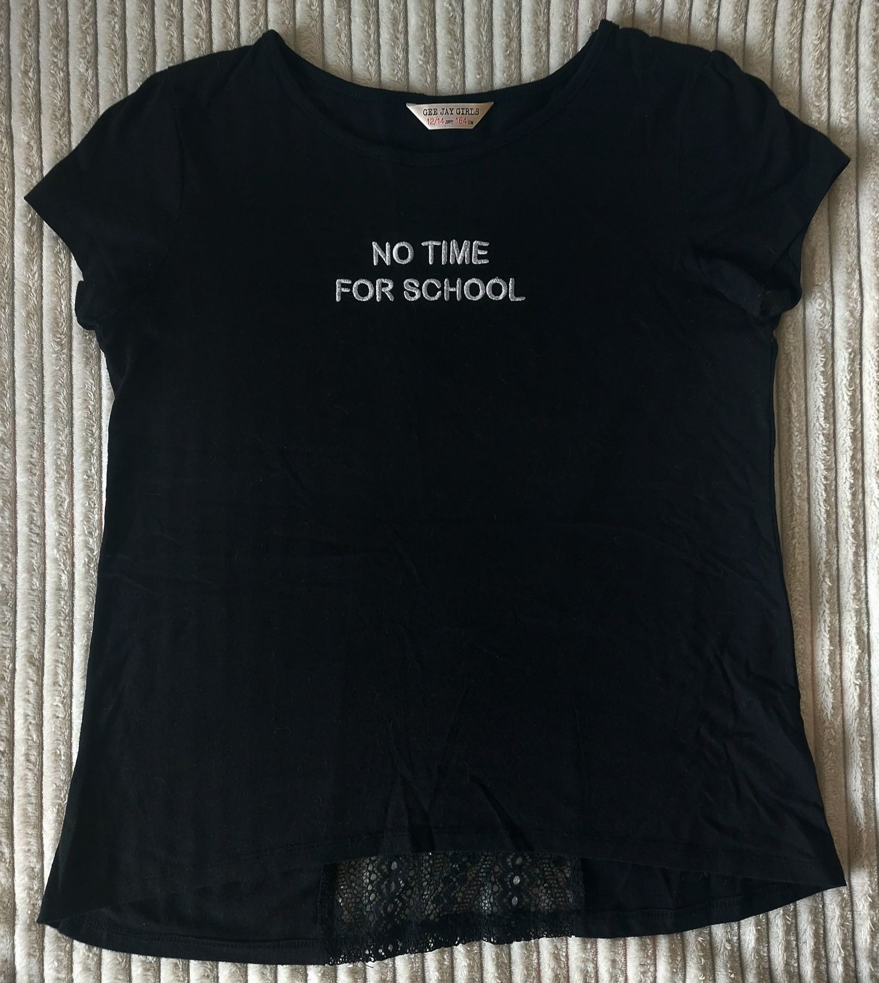 Чорна футболка для дівчат