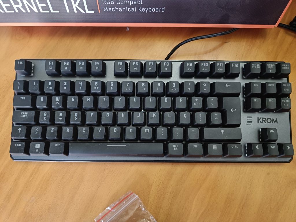 Teclado mecânico Krom Kernel TKL    RGB