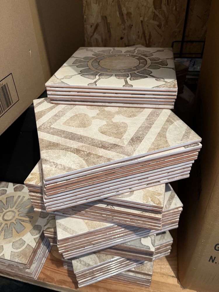 Płytki Bordeaux beige dekor ceramika color 126 szt