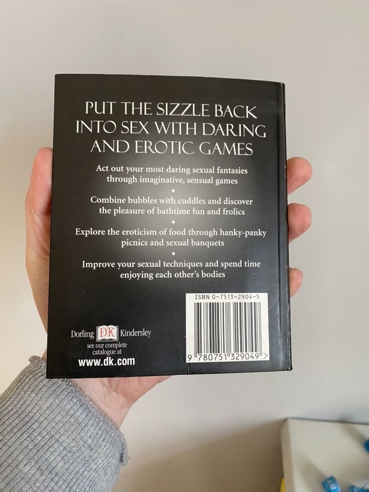 книга на подарок sex games anne hooper