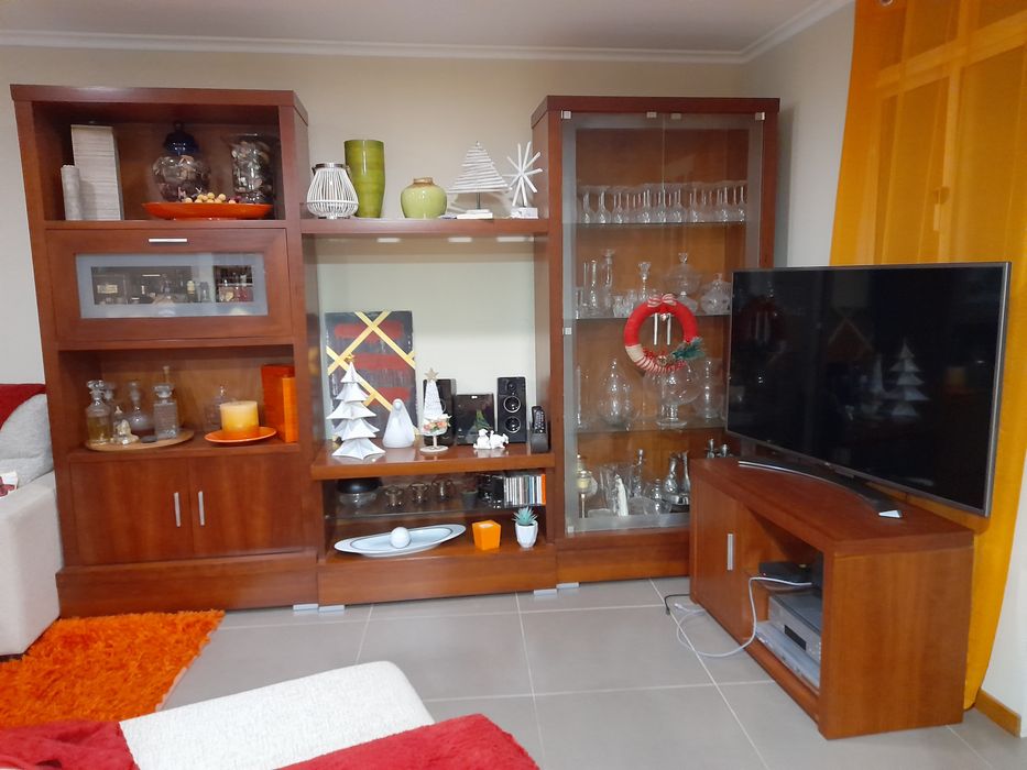 Movel de sala e mesa de centro