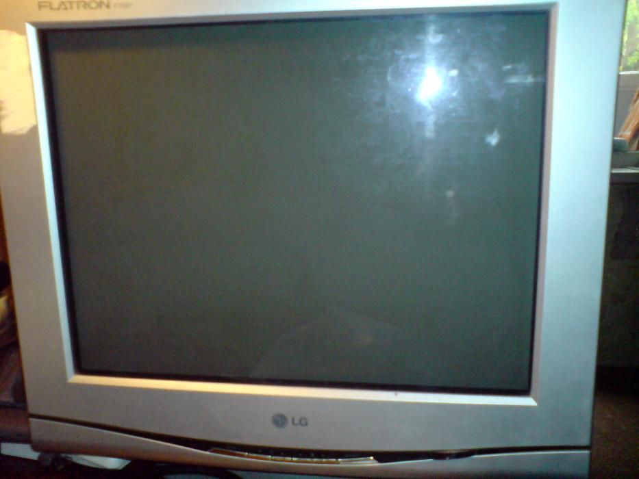 Монитор LG F700P