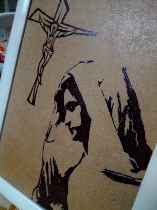 Quadro com imagem de nossa Senhora pirogravado