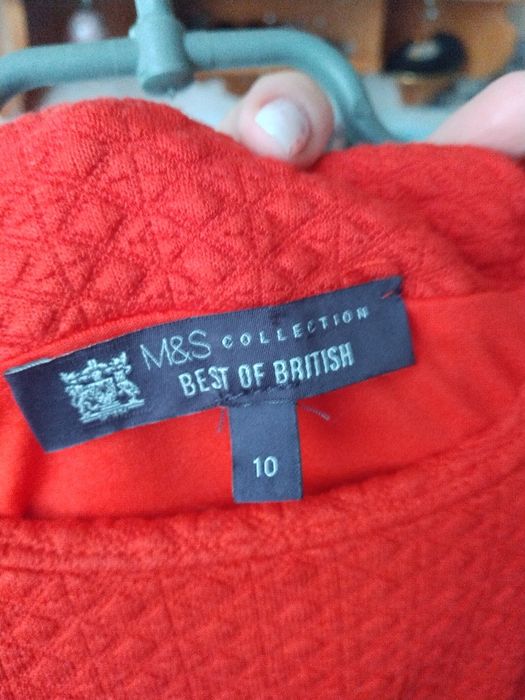 Червона фактурна сукня, ідеальний фасон та стан