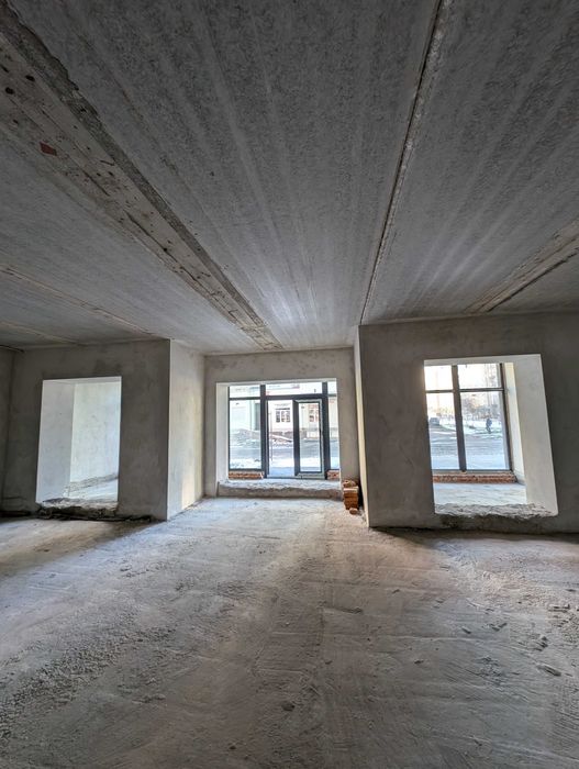 Комерція під бізнес у готовому будинку.