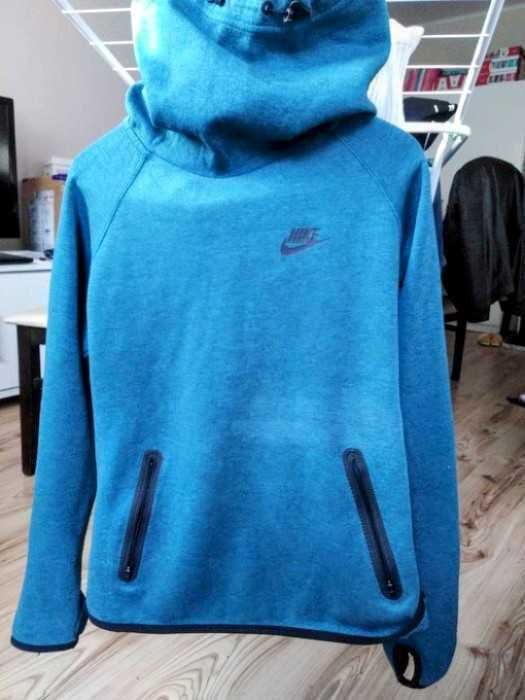 Bluza damska z kapturem.