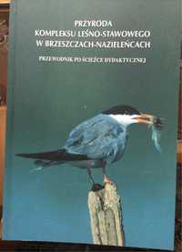 Książka/Przewodnik „Przyroda kompleksu leśno-stawowego w Brzeszczach”.